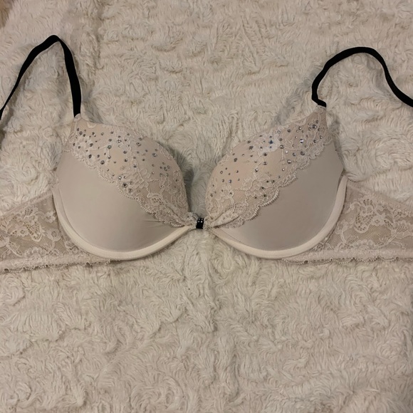 Victoria’s Secret white gemstone bra 💎